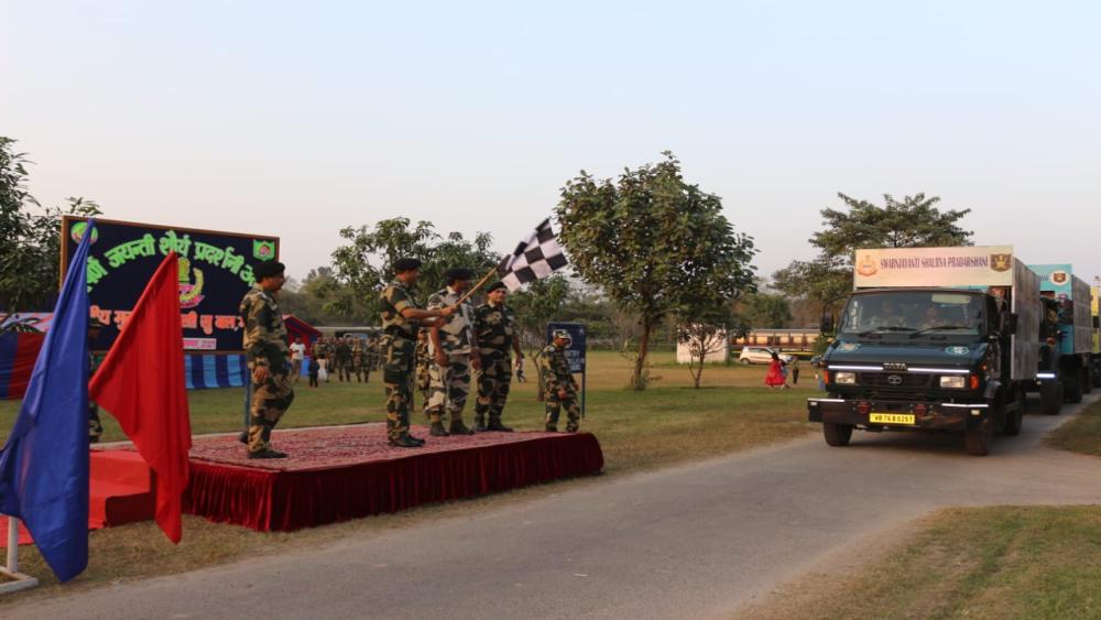 Malda,BSF news :सीमा सुरक्षा बल ने आयोजित किया ‘स्वर्ण जयंती शोर्य प्रदर्शनी’ यात्रा
