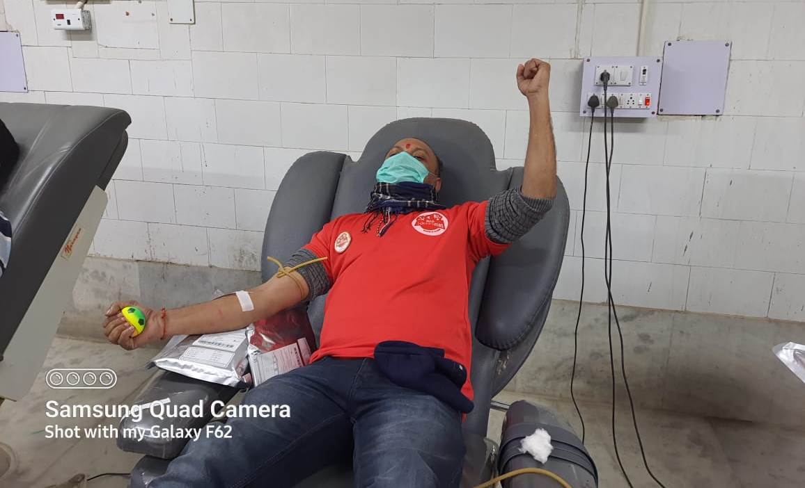 ब्लड बैंक को रक्त की आपूर्ति करने के लिए  डीवाईएफआई  की दार्जिलिंग जिला कमिटी के रक्तदान शिविर 