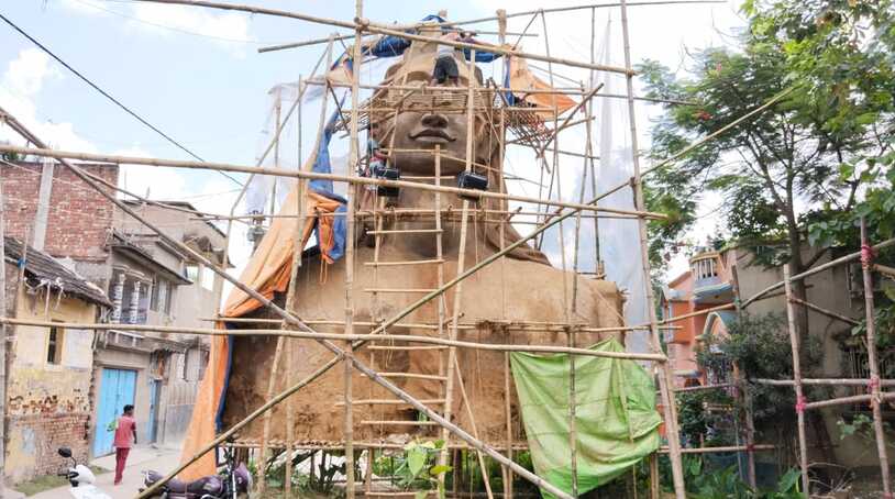 Malda Durgapuja:উত্তর আইহো সর্ব্বজয়ী ক্লাবে চমক দীর্ঘদেহি শিবের মাঝে দুর্গা
