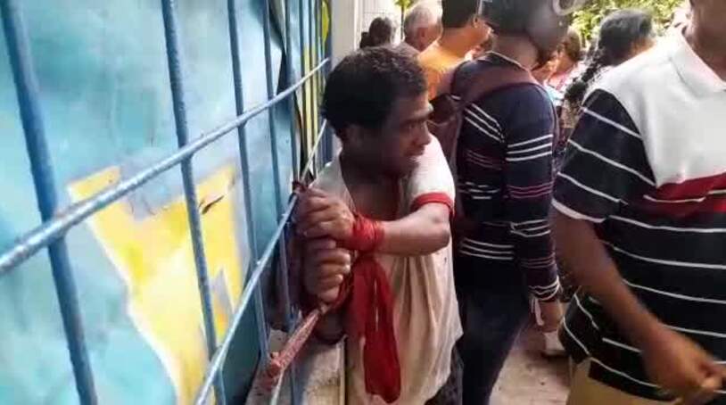 Malda news:-মালদহে তিন ছাত্রীর শ্লীলতাহানির অভিযোগ উঠল এক যুবকের বিরুদ্ধে