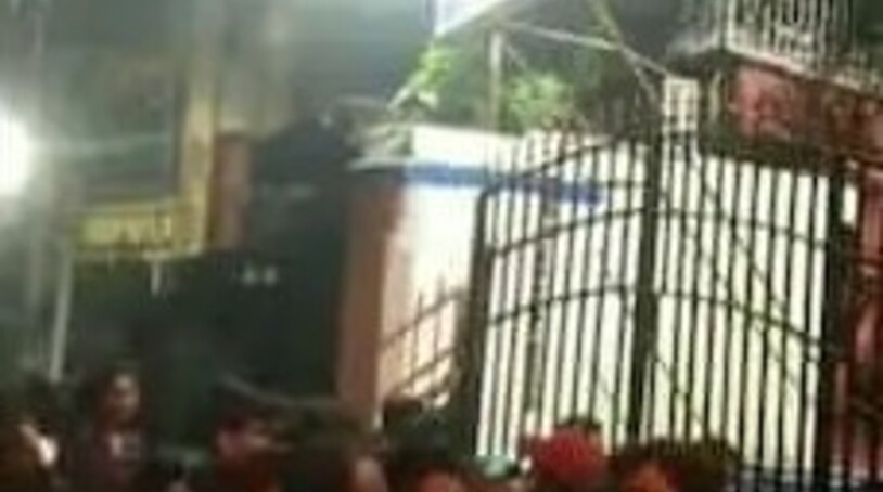 Kolkata news: এক নাবালিকাকে অপহরণ করে খুনের অভিযোগে রণক্ষেত্র তিলজলা এলাকা, বিক্ষোভে মহিলারা