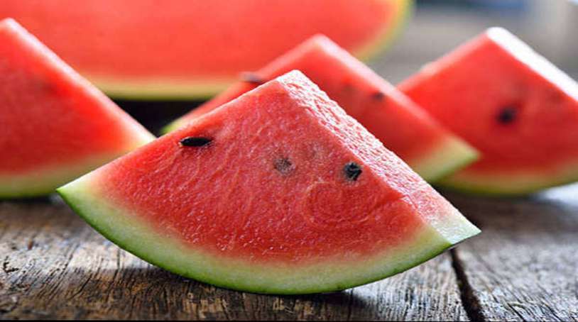 Watermelon: গরমে ফ্রিজে রাখা তরমুজ খাচ্ছেন? নিজের কি ক্ষতি করছেন জানেন?