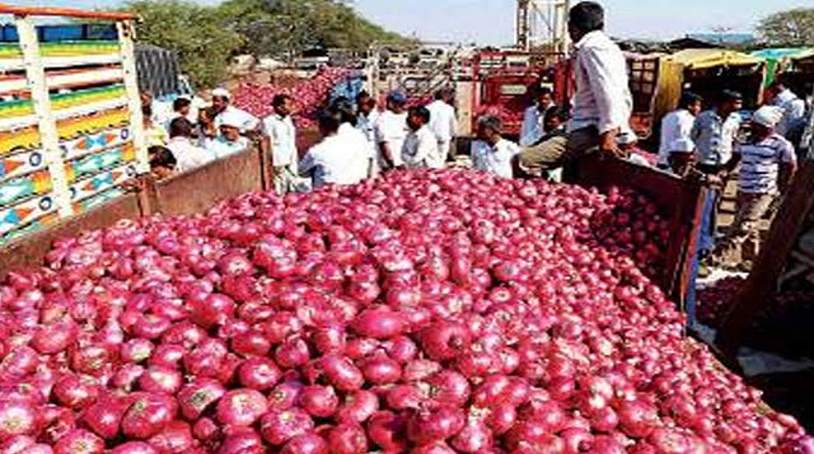 Onion Price in Bangladesh :বাজারে আগুন নেভাতে বাংলাদেশে যাচ্ছে ভারতের পেঁয়াজ