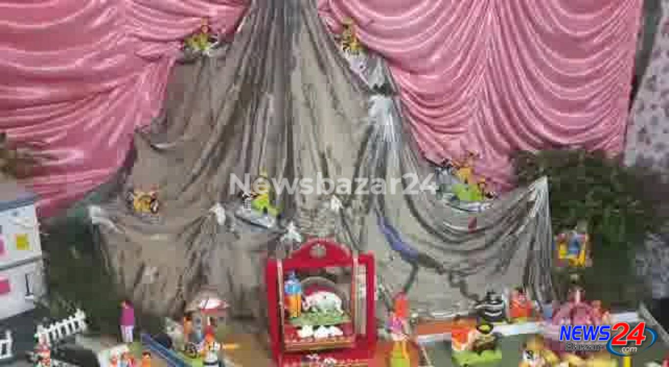 Malda news:মোবাইল ইন্টারনেটের যুগেও কচিকাঁচারা মাতল পুতুল দিয়ে সাজানো ঝুলন উৎসবে